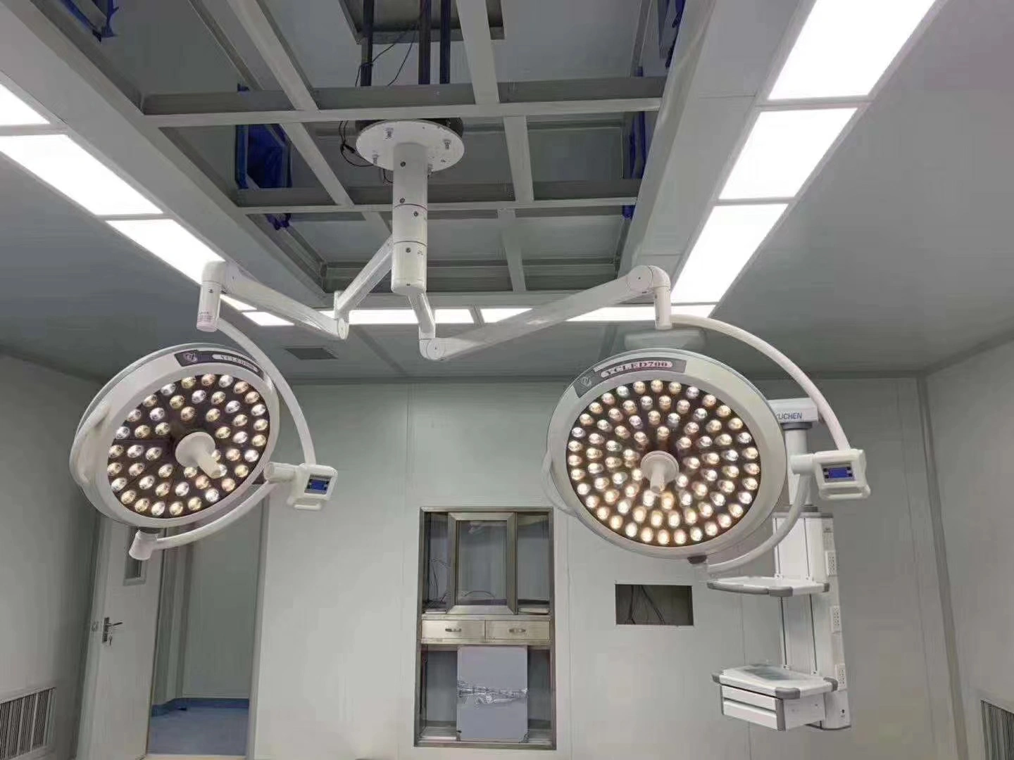 operating theatre lights